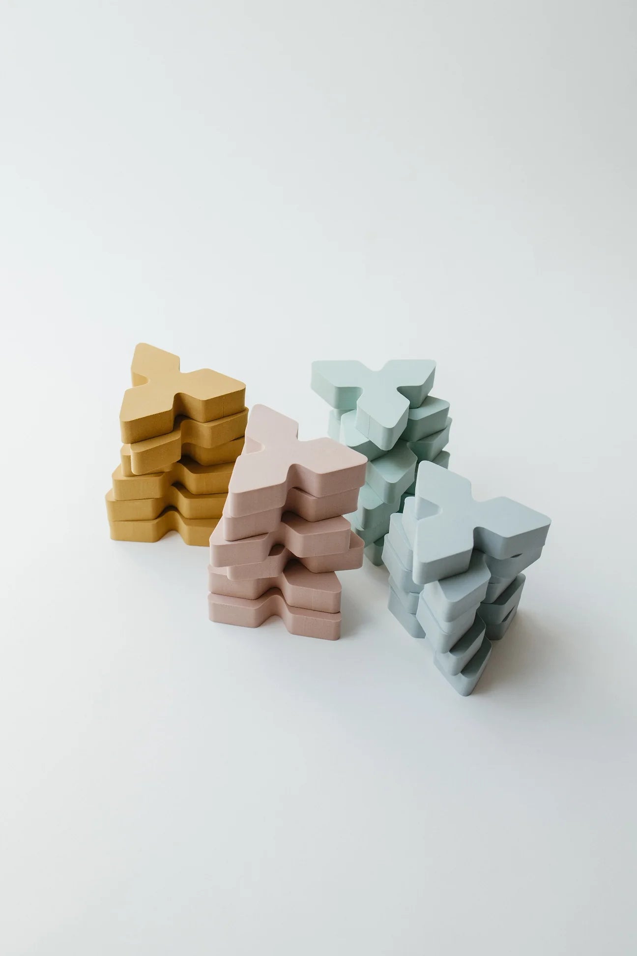 Moes Play | Trianglo