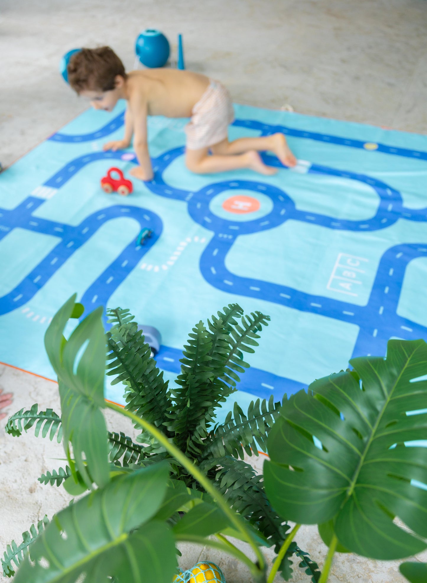 PlayTowel XL 180 x 180cm | Road | Quut