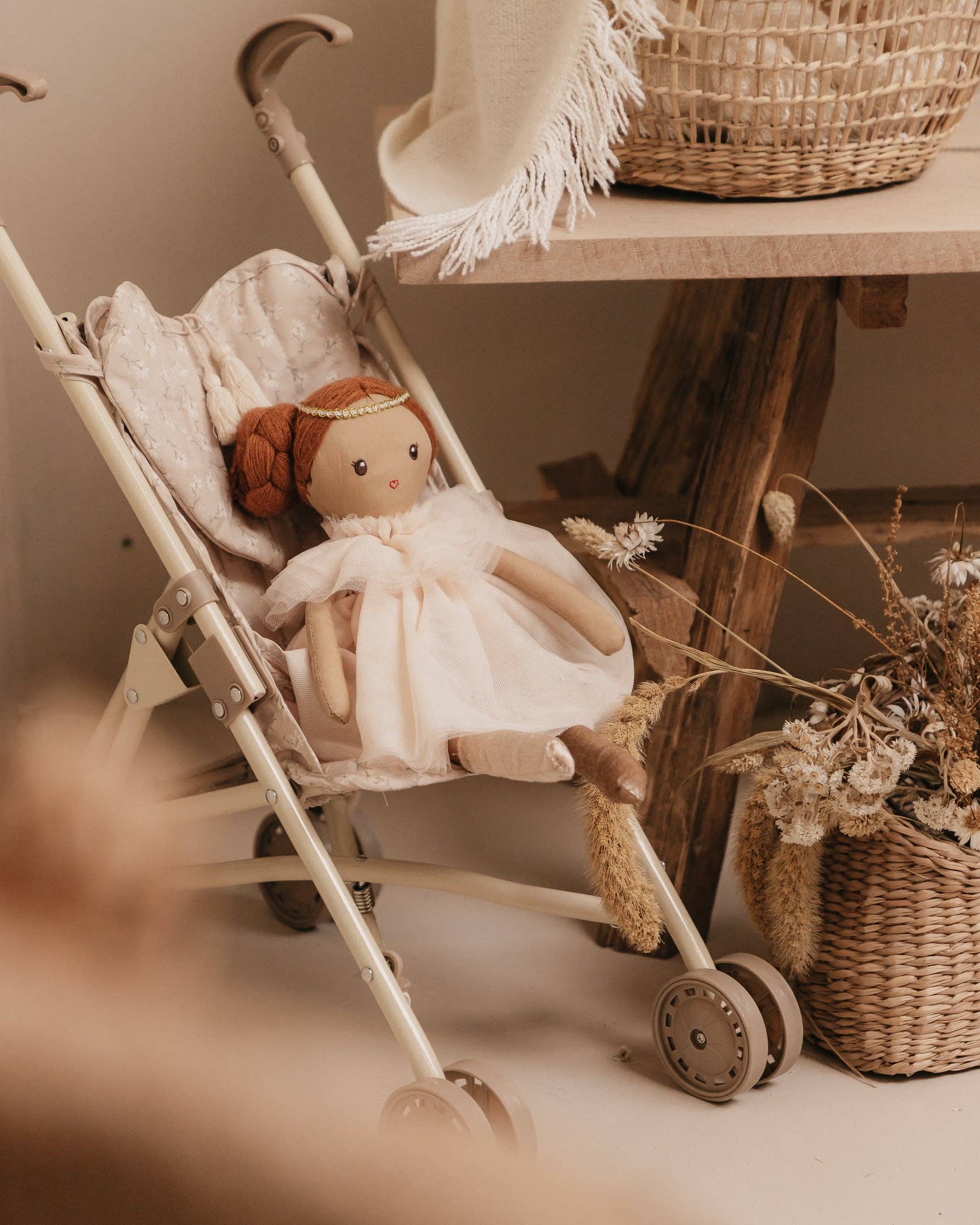 Mrs.Ertha | Poppenwagen | Boeket Silhouet