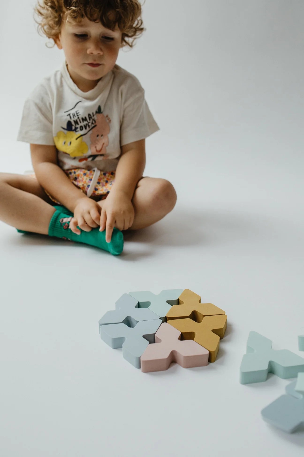 Moes Play | Trianglo