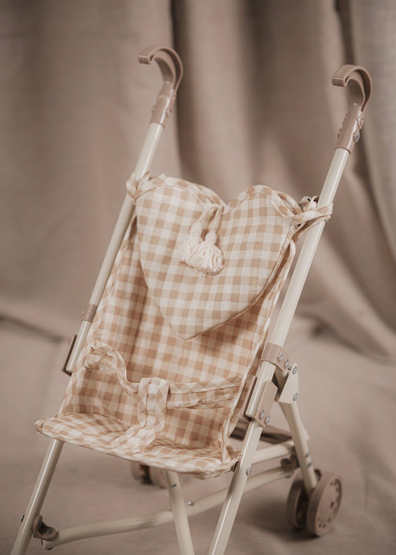 Mrs.Ertha | Poppenwagen | zachte vierkanten