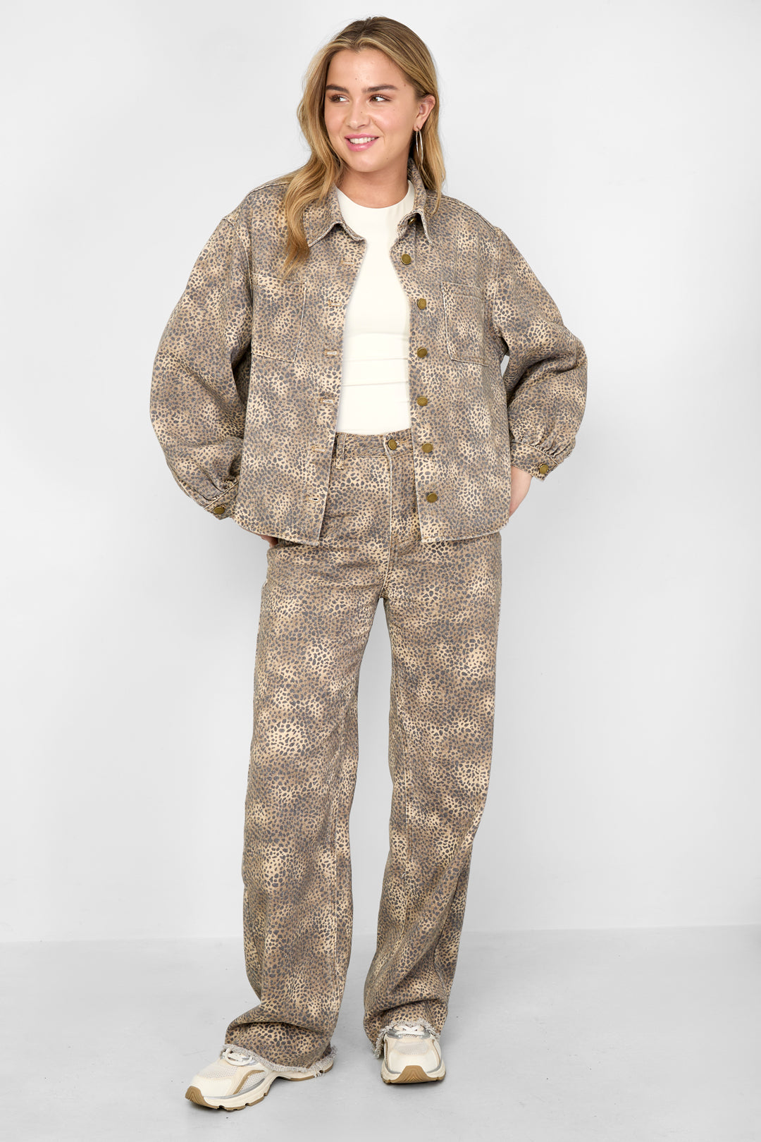 de cowgirl & dol op luipaardprint jeans