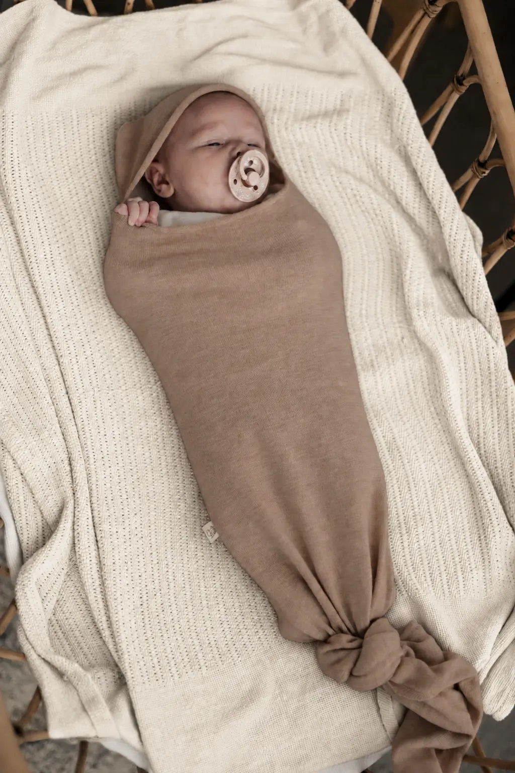 Snuggle Coco Sienna van Moalie – baby in cocon van merinowol en cashmere