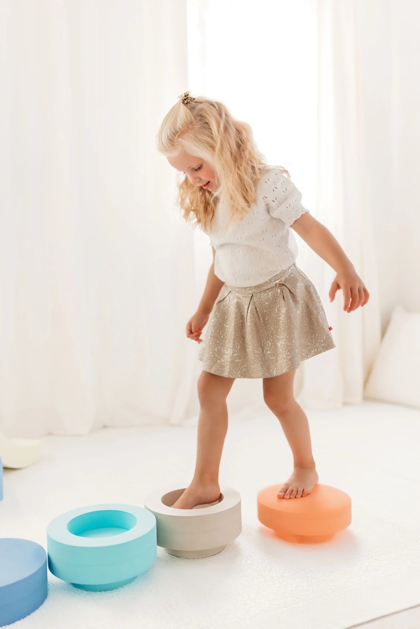 Moes Play | Rainbow chair