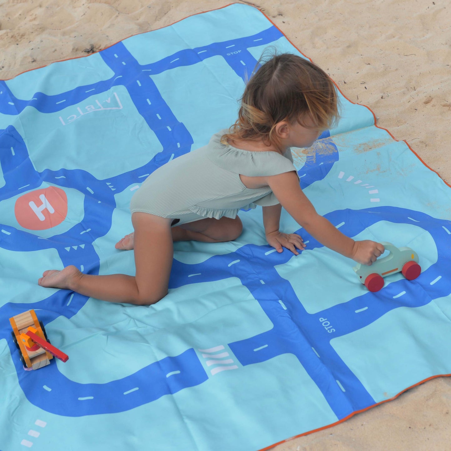 PlayTowel XL 180 x 180cm | Road | Quut