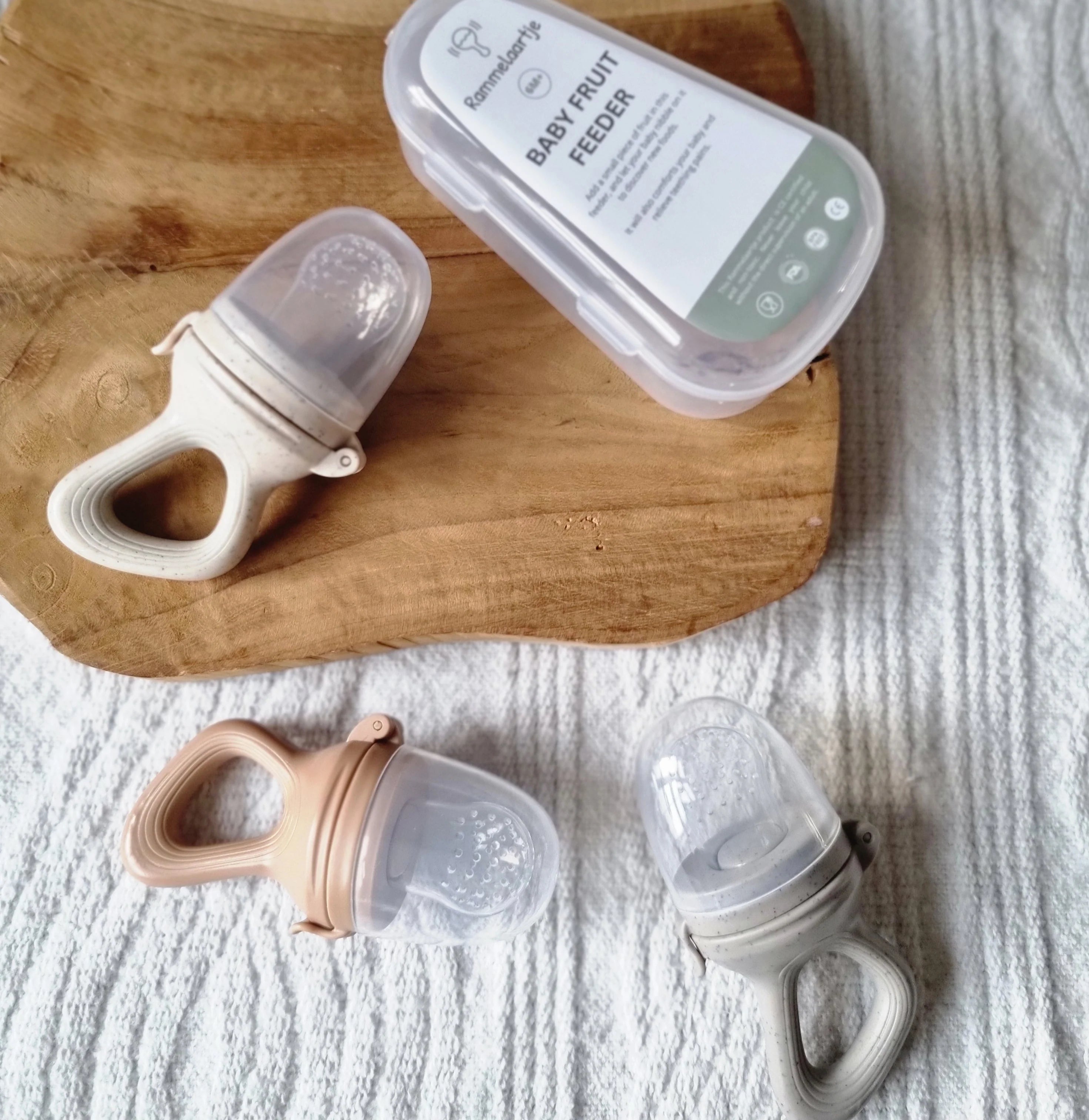 Fruit Feeder Fopspeen beige gestippeld | Rammelaartje