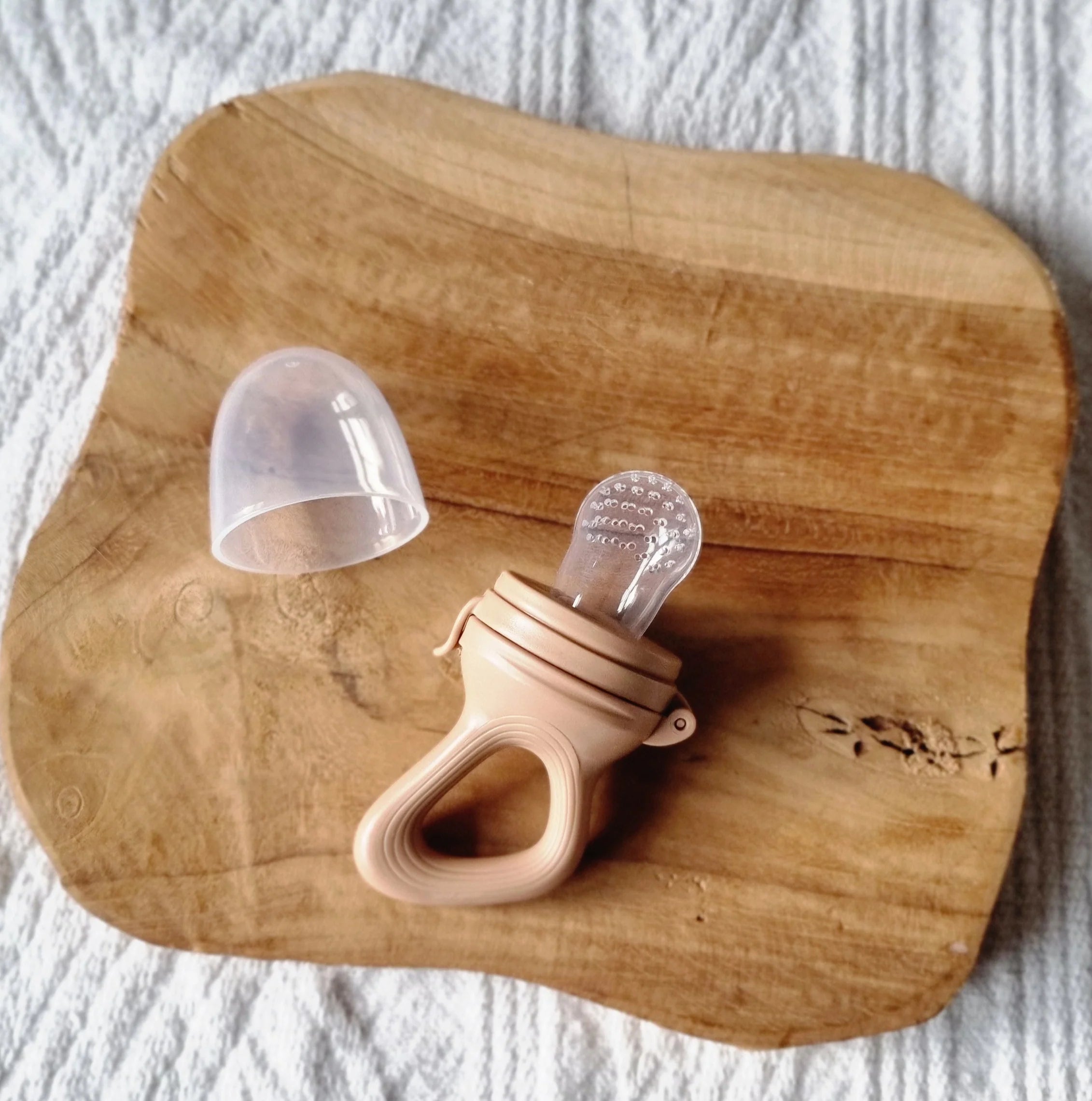 Fruit Feeder Fopspeen bruin | Rammelaartje