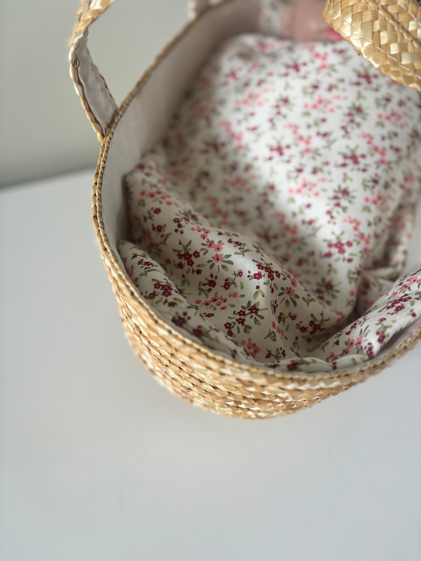 Rieten Poppenreiswieg | Mozes mandje met bedsetje 35cm