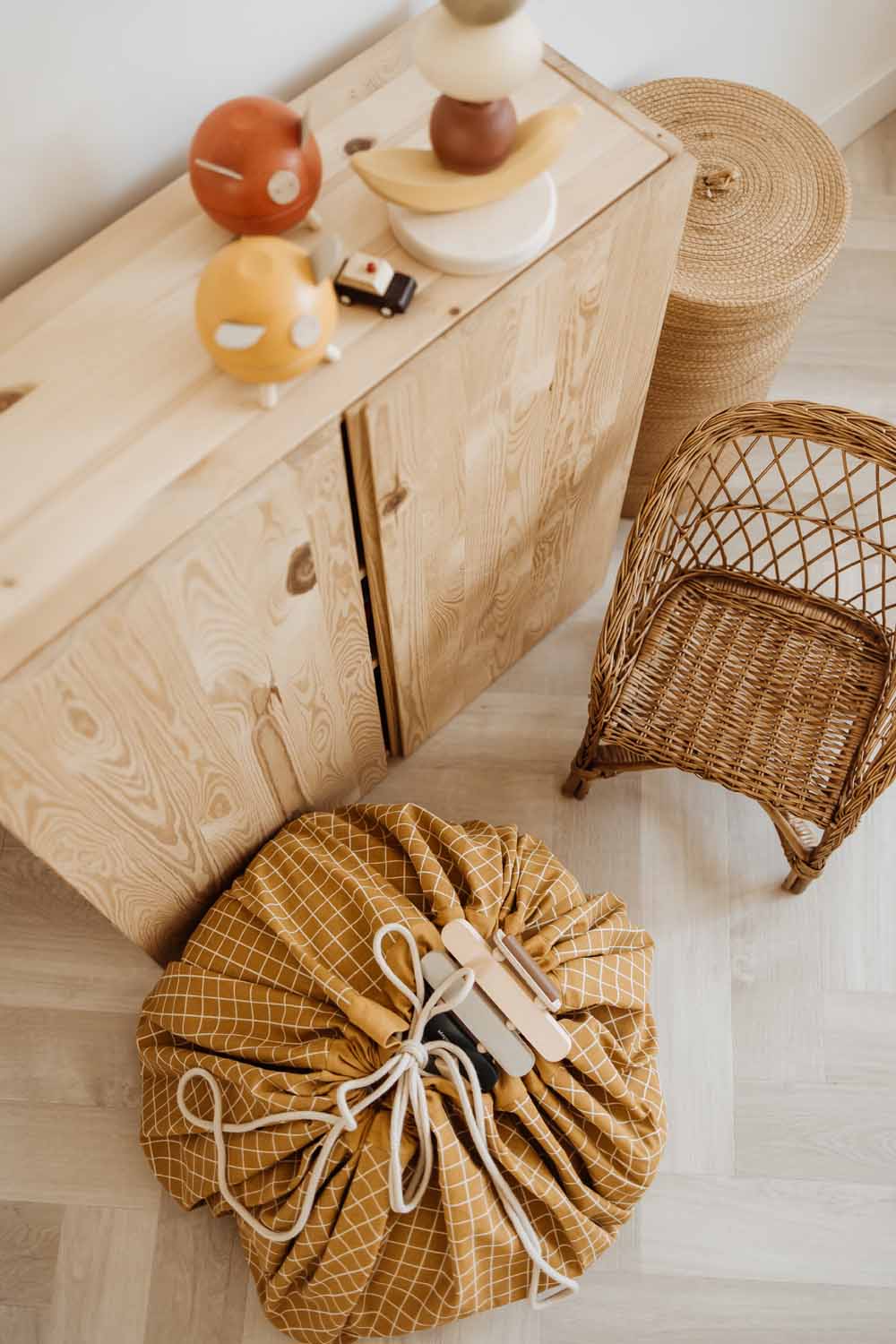 Play&Go | Speel- & Opbergkeed | Organic Cotton Mustard met Rasterpatroon