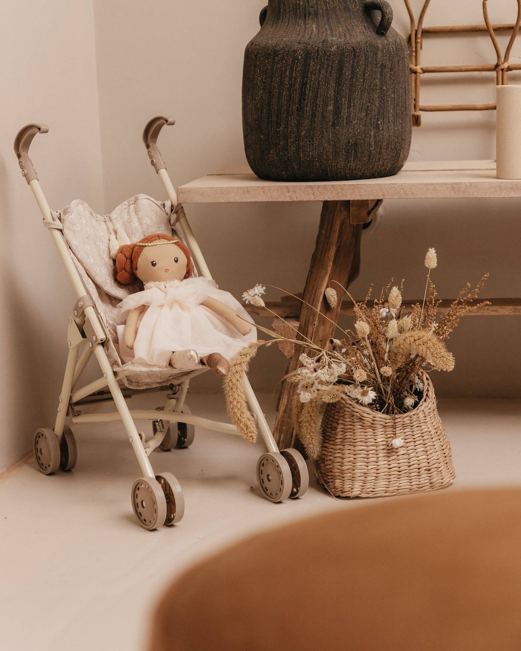 Mrs.Ertha | Poppenwagen | Boeket Silhouet