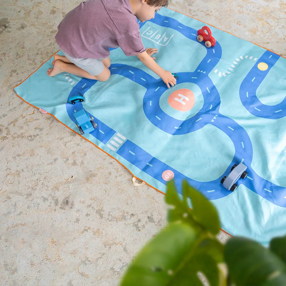 PlayTowel M 140x70cm | On the Road | Quut