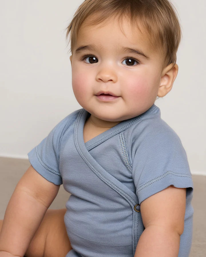 Wollen Overslagromper Korte mouw | Merinowol | Blue Fog | Lille Barn