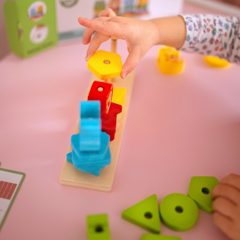Montessori Puzzle Pyramid With Animals