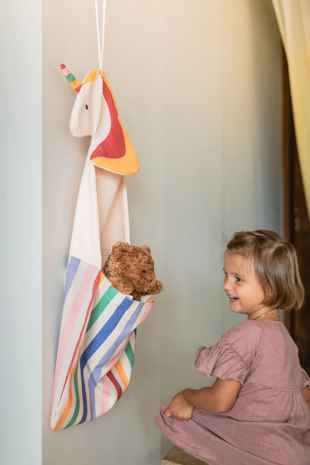 Toto “unicorn” | by play&go® | Speelse 2-in-1 wandopberger & draagtas