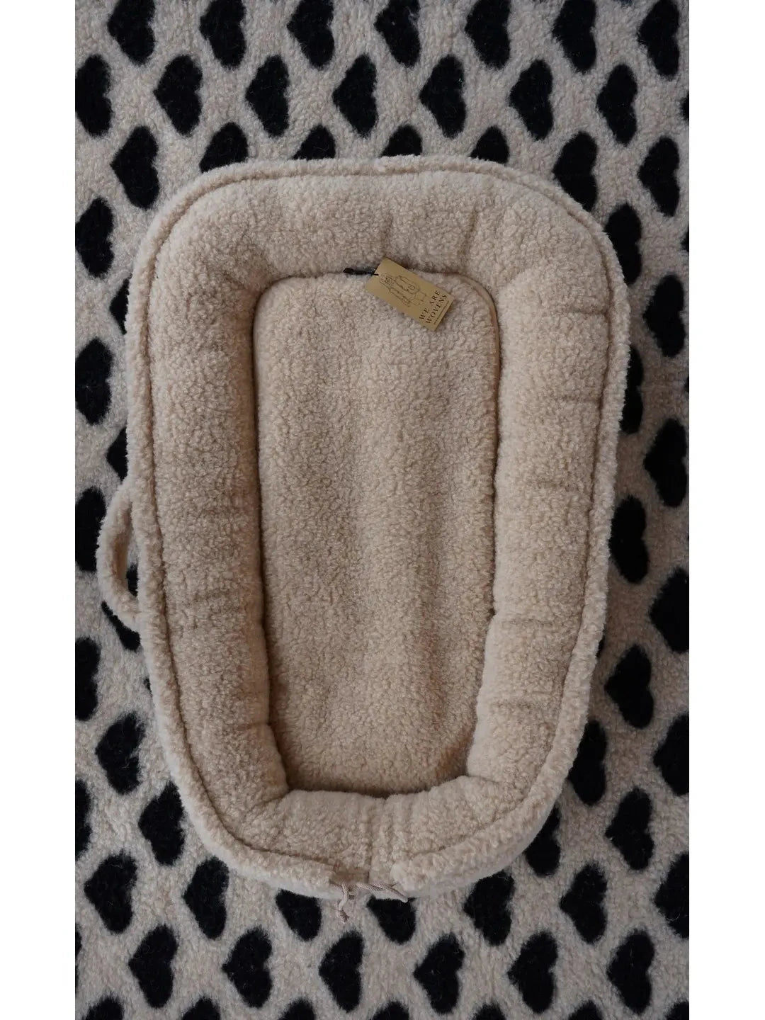 Wollen babynest beige en wit van We Are Wovens