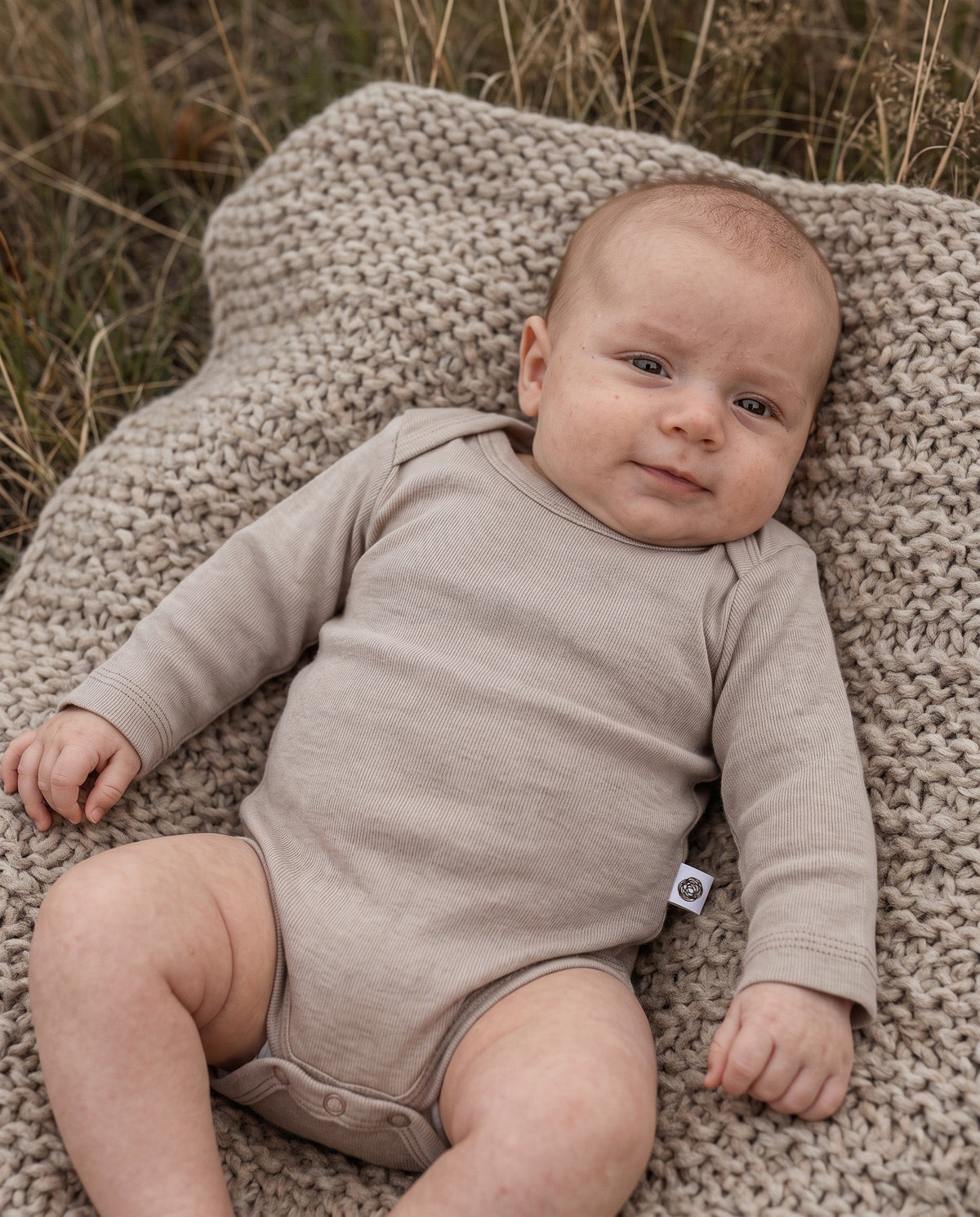 Wollen romper lange mouwen | Oxford Tan | Lille Barn - sfeerfoto