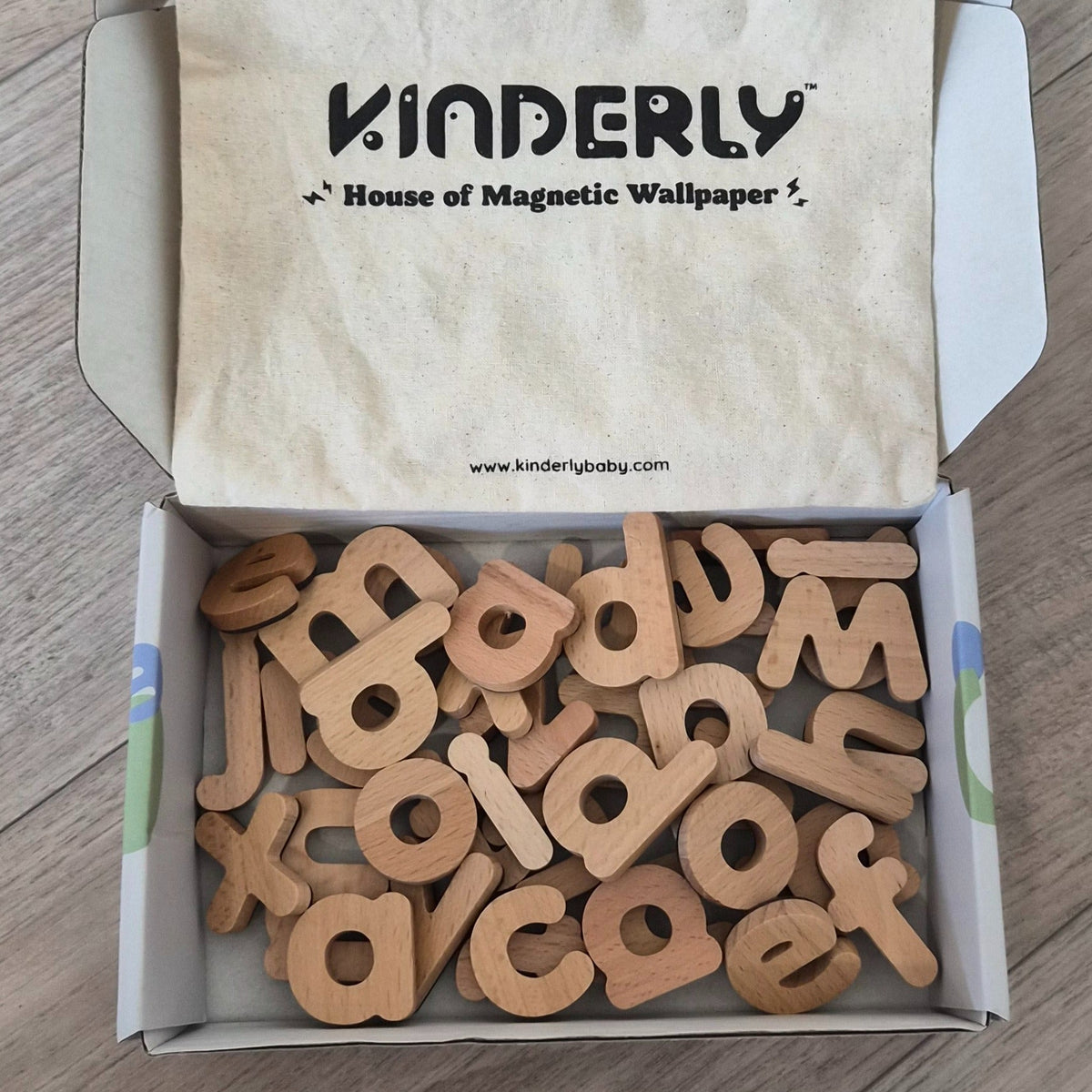 Magnetische houten alfabet