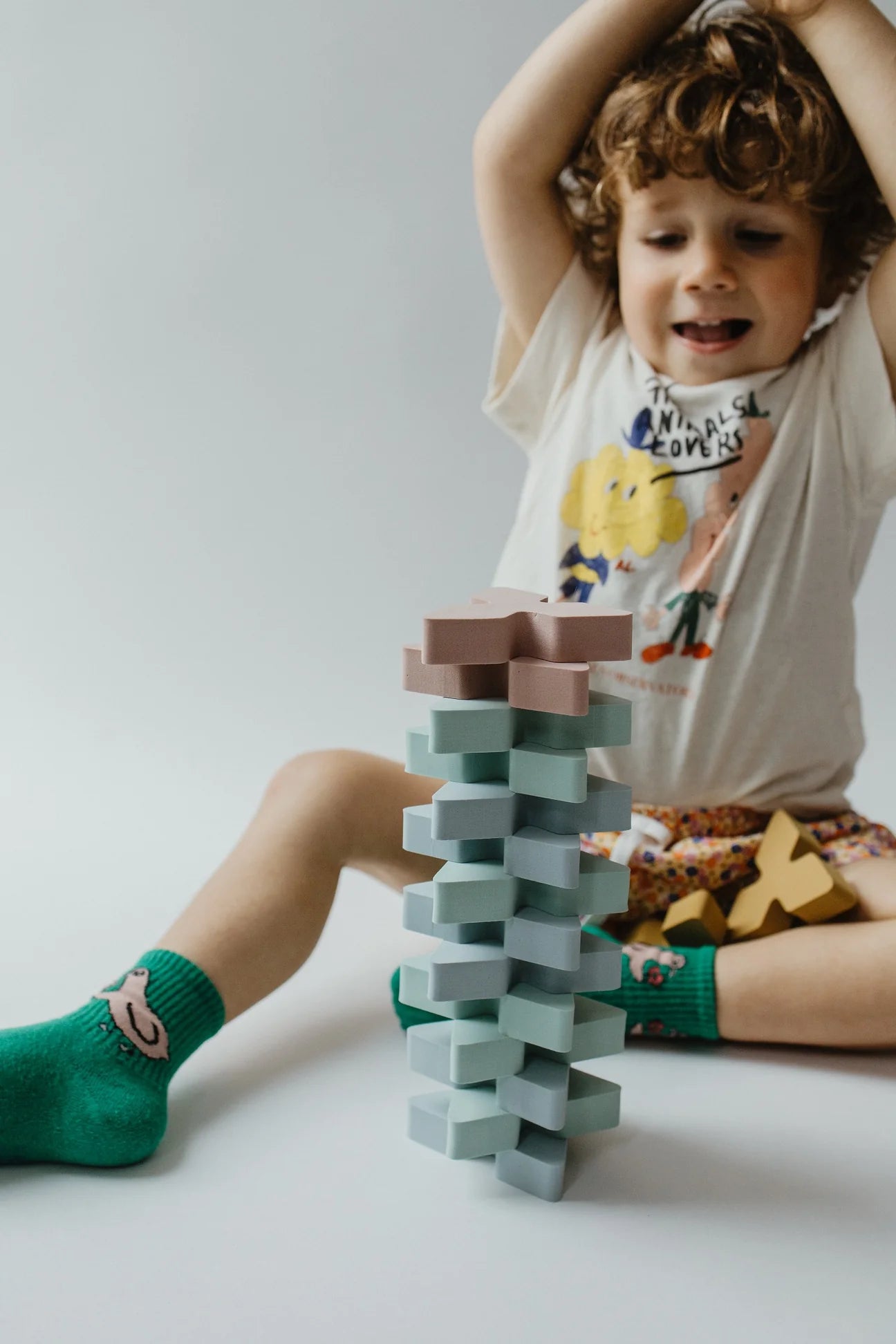 Moes Play | Trianglo