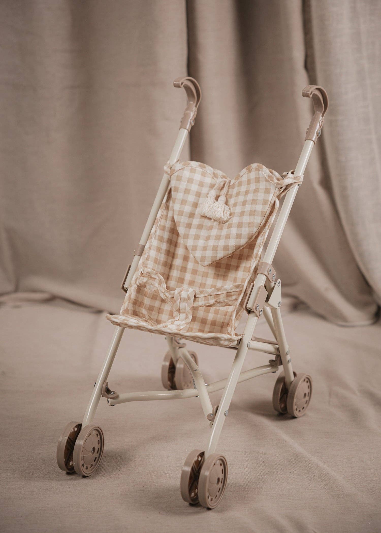 Mrs.Ertha | Poppenwagen | zachte vierkanten