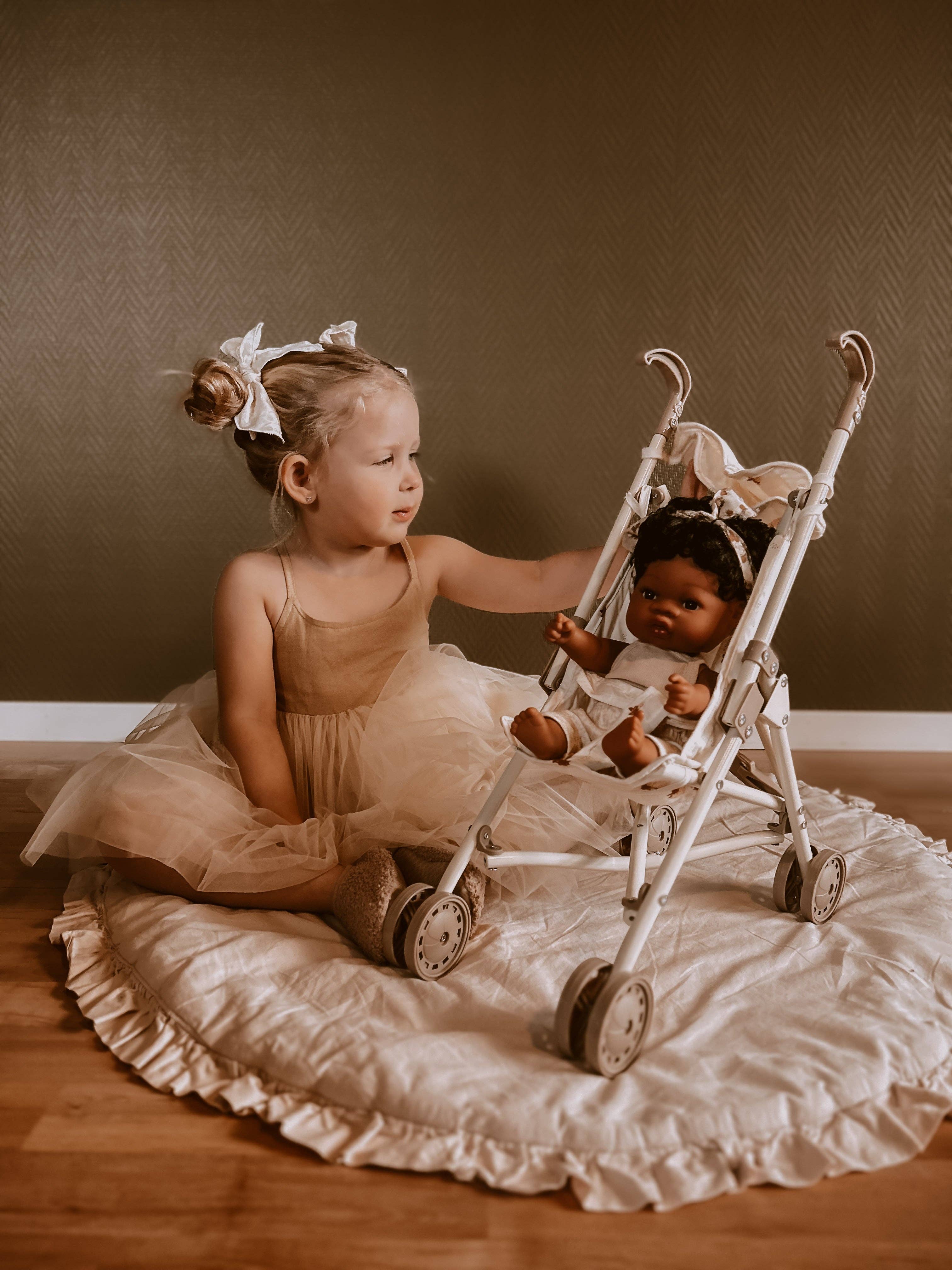 Mrs.Ertha | Poppenwagen | Aardbeienstemming