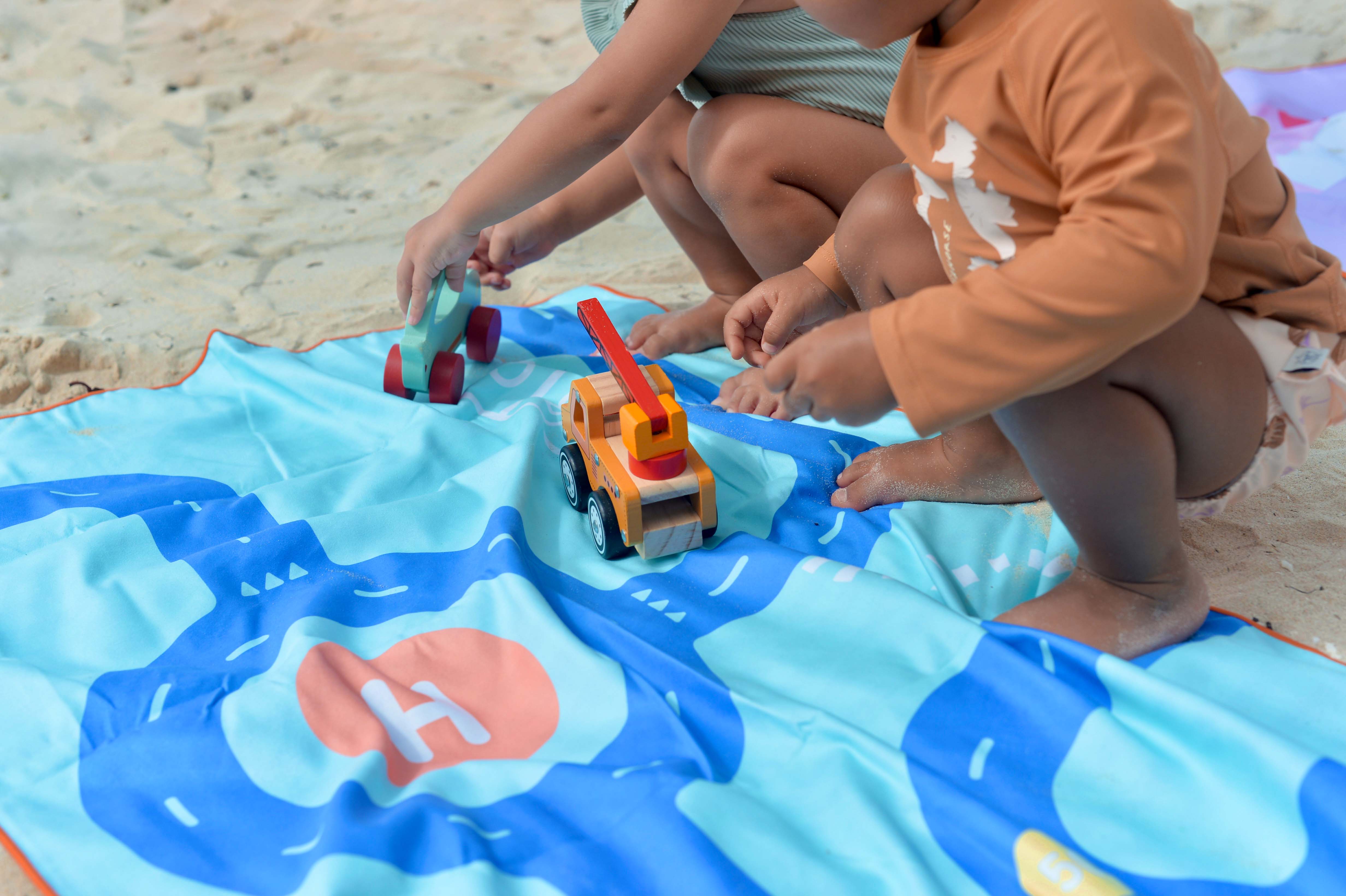 PlayTowel XL 180 x 180cm | Road | Quut