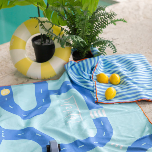 PlayTowel L 180 x 100cm | Road | Quut
