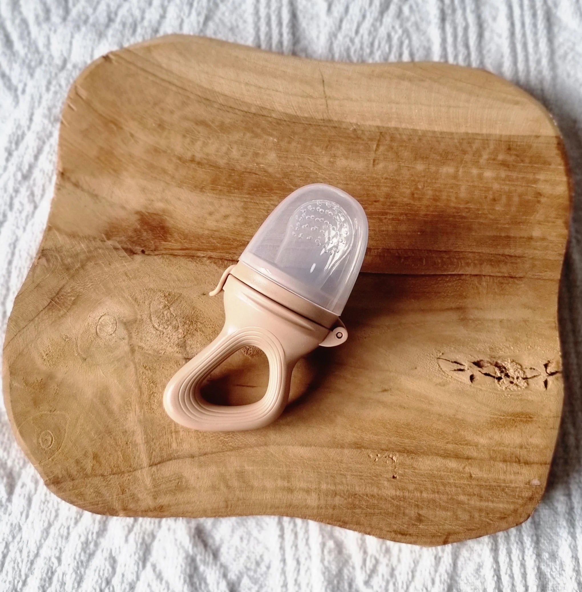 Fruit Feeder Fopspeen bruin | Rammelaartje