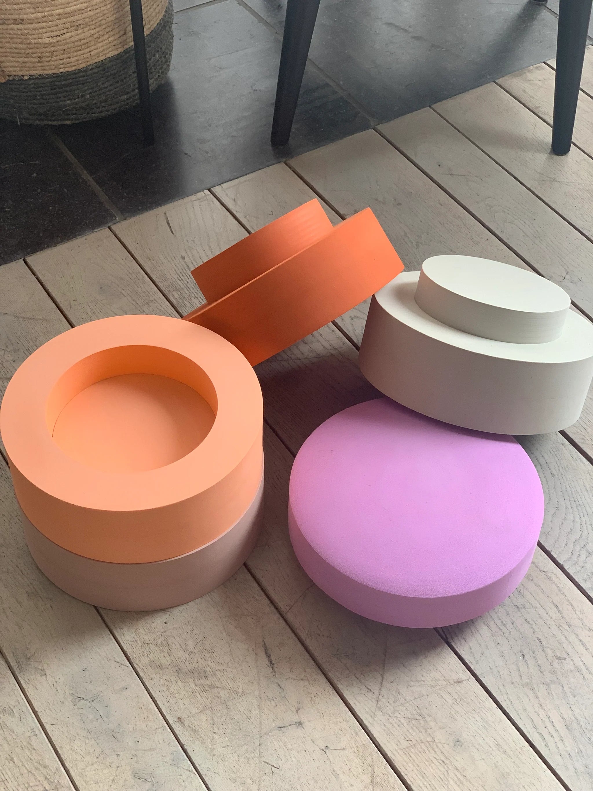 Moes Play | Rainbow chair | Earth