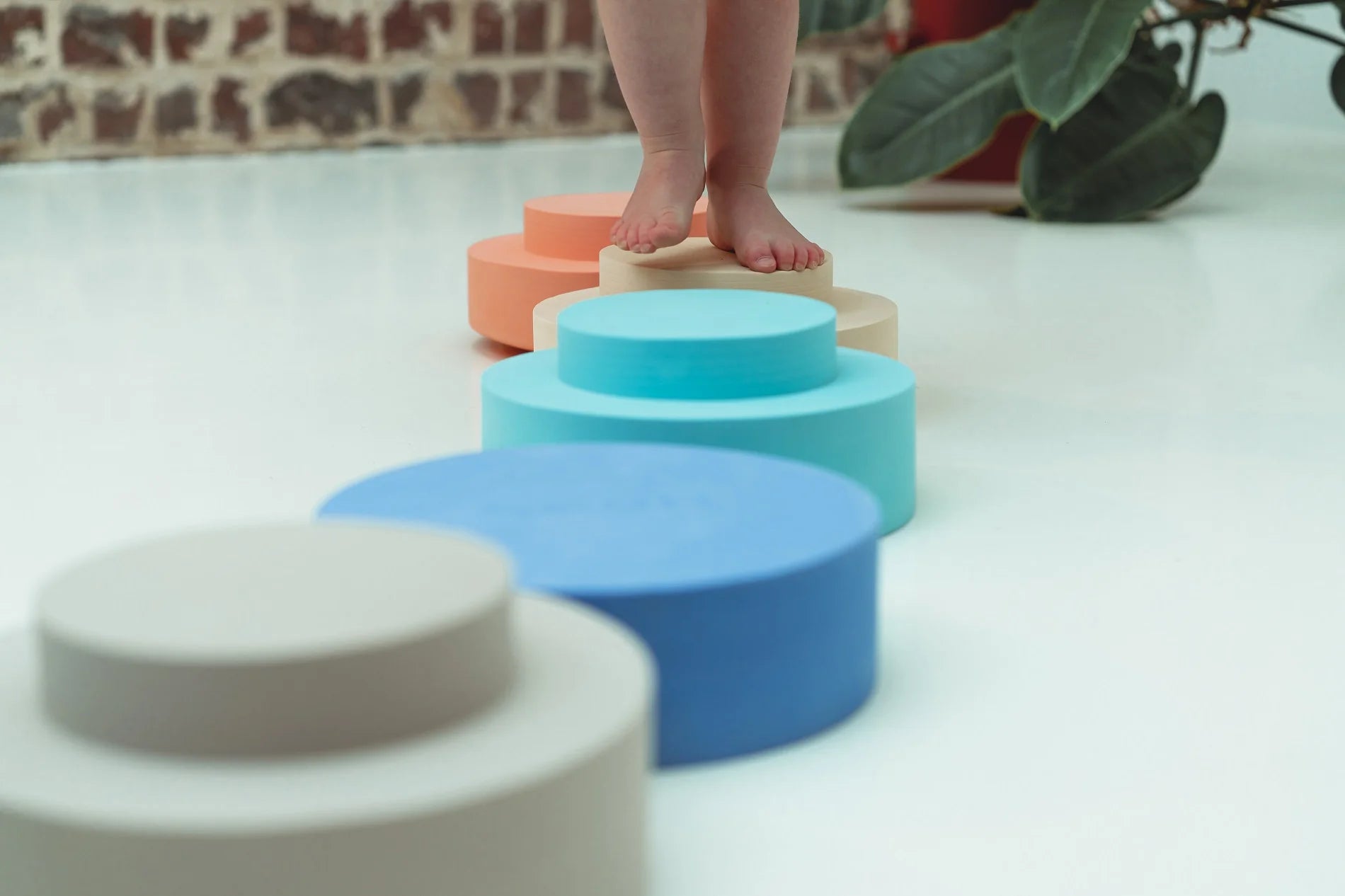 Moes Play | Rainbow chair