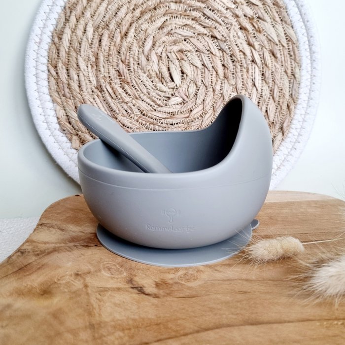 Kom met zuignap en lepel | Rammelaartje