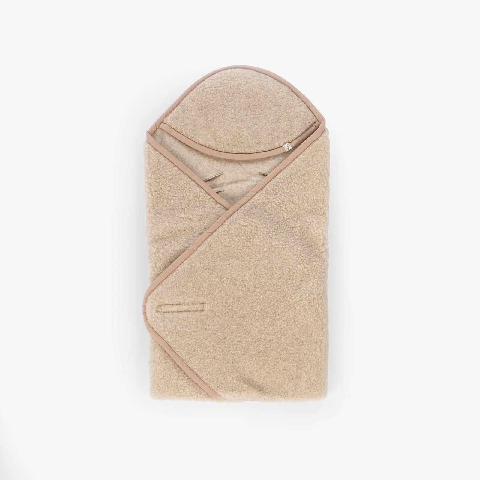 Wikkeldeken met maxi-cosi openingen beige  | KICO Label