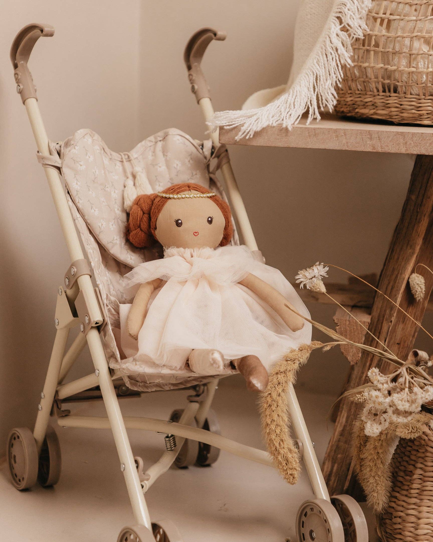 Mrs.Ertha | Poppenwagen | Boeket Silhouet