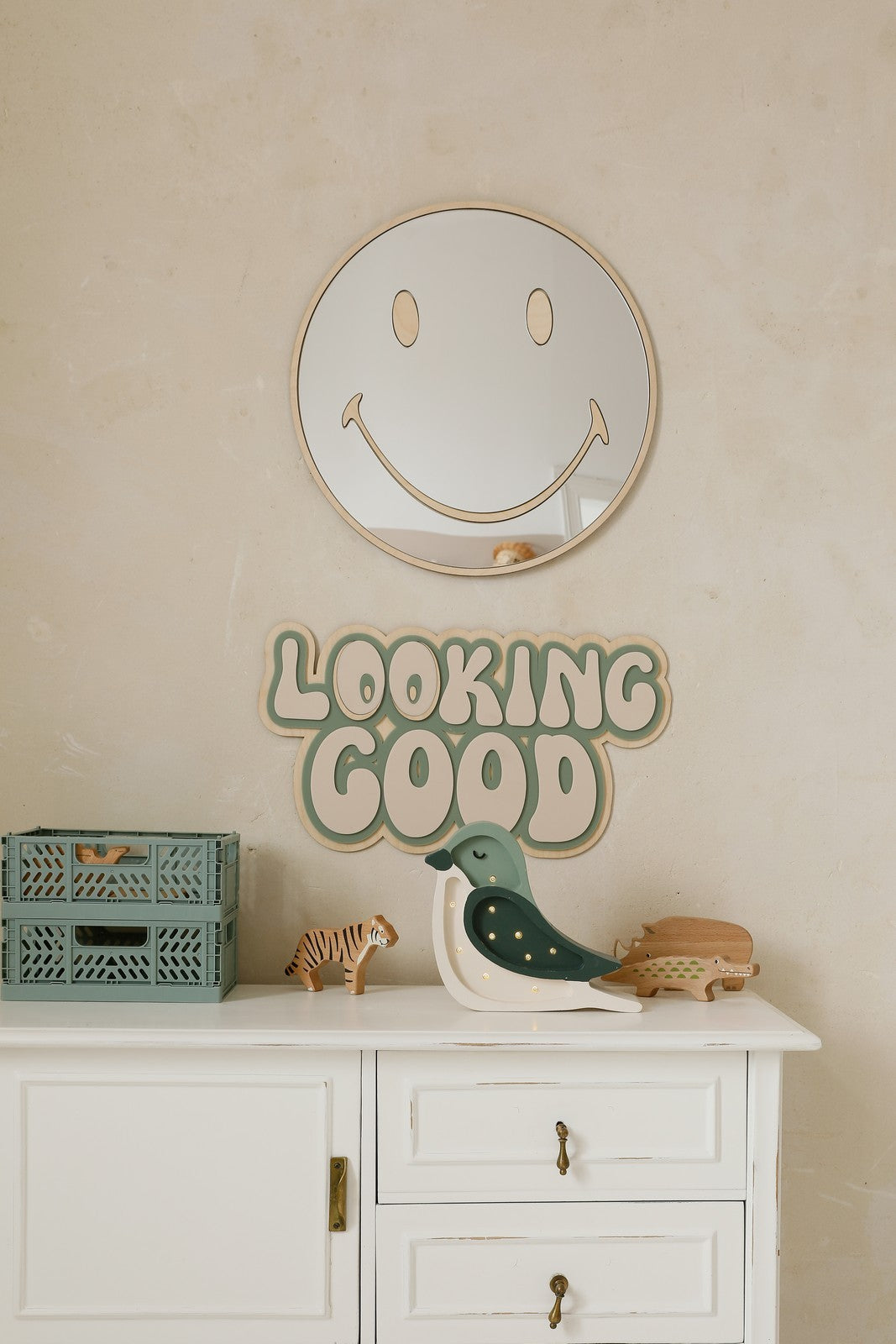 Kids Room Emoji Mirror – Child-Friendly Acrylic & Wood