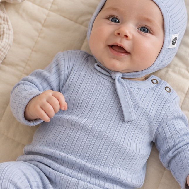 Illustratief sfeerbeeld van baby met Lille Barn-ribset Arctic Ice