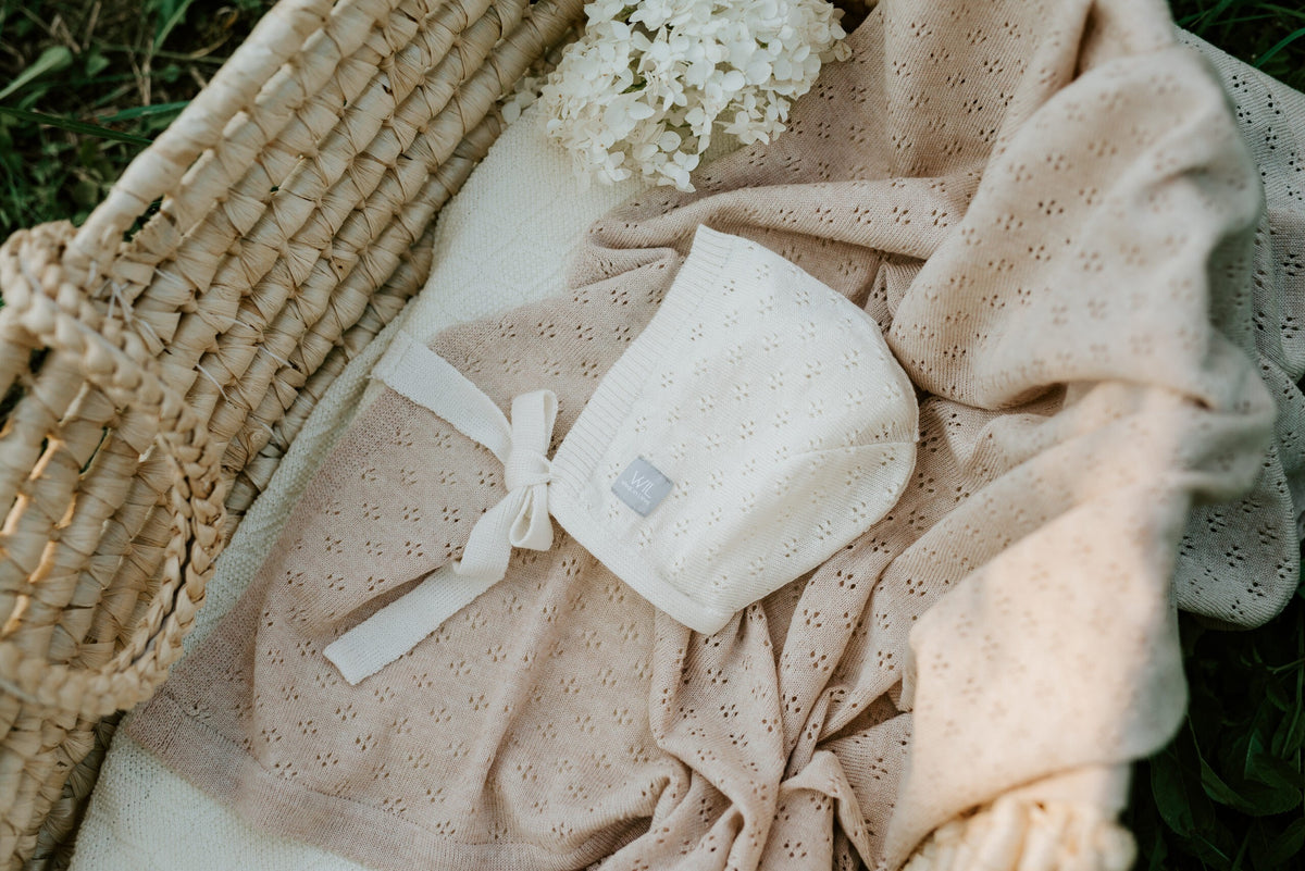 LOVE Gift Set For Baby - Blanket and Bonnet