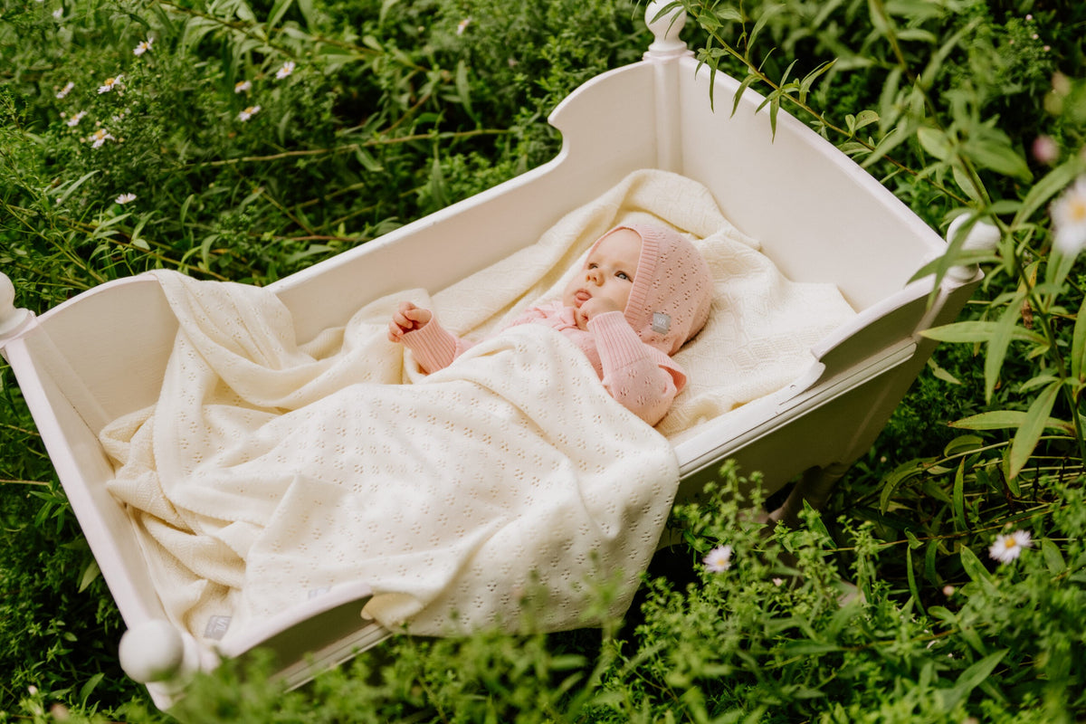 LOVE Gift Set For Baby - Blanket and Bonnet