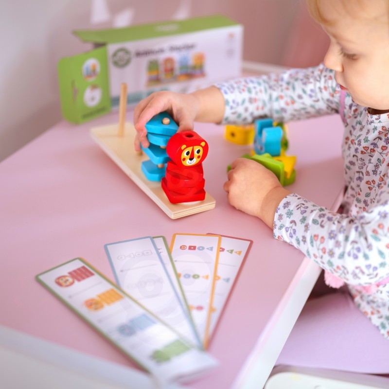 Montessori Puzzle Pyramid With Animals